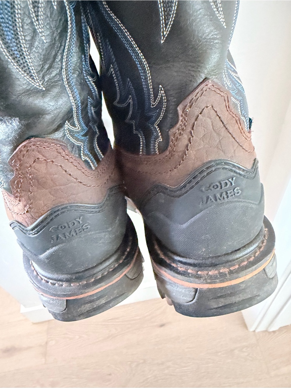 Cody James Brown Leather Cowboy Boots with Embroidered Shaft - Carbon Fiber Toe - Picture 2 of 11